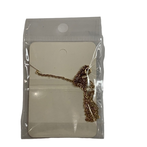 Gold K initial necklace - Picture 5 of 5